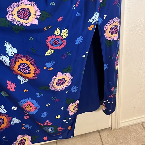 Guess - Picture 2 of 5